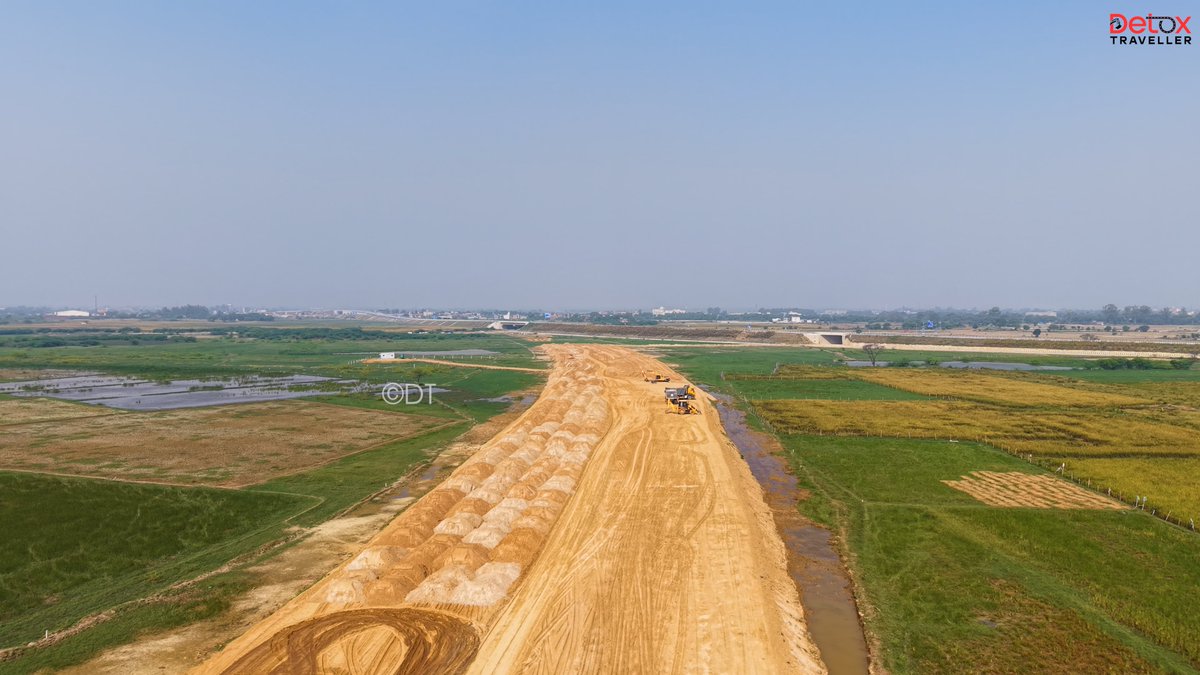 DetoxTravellerr's tweet image. #Kanpur Ring Road is a major #NHAI project designed to ease Kanpur’s increasing traffic load.
It’s a 93.2 km, 6-lane ring road being built in 5 packages.

Although the official deadline is 2027, I personally don’t think it will be ready by then due to the construction of 2 major…