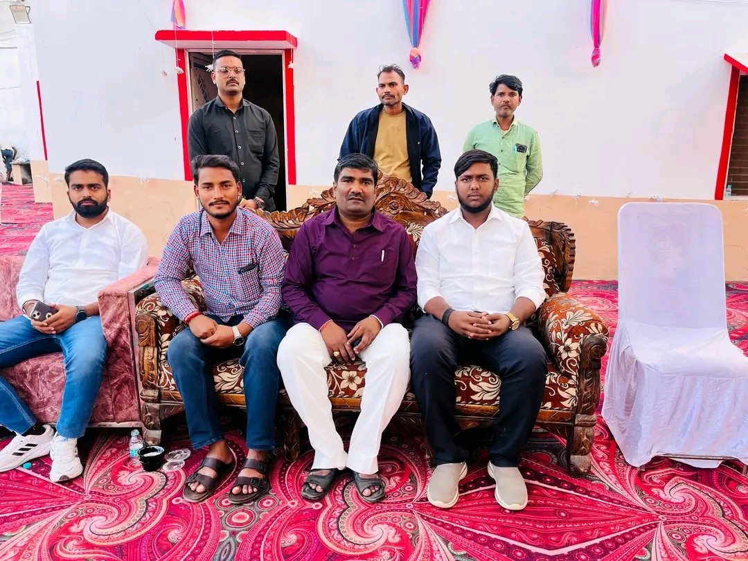 Nirajgupta9452's tweet image. “आज रामनाथ, देवरिया में ईश्वर चंद्र गुप्ता जी के पुत्र भाई कृष्णा गुप्ता जी के शुभ विवाह समारोह में सम्मिलित होने का सौभाग्य मिला। सभी परिजनों से भेंट कर अपनी शुभकामनाएँ एवं हार्दिक बधाई प्रदान की।