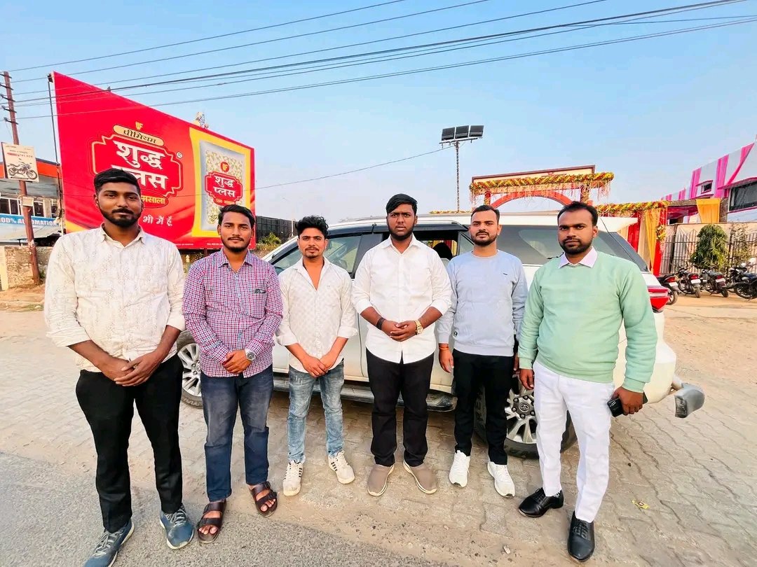 Nirajgupta9452's tweet image. “आज रामनाथ, देवरिया में ईश्वर चंद्र गुप्ता जी के पुत्र भाई कृष्णा गुप्ता जी के शुभ विवाह समारोह में सम्मिलित होने का सौभाग्य मिला। सभी परिजनों से भेंट कर अपनी शुभकामनाएँ एवं हार्दिक बधाई प्रदान की।