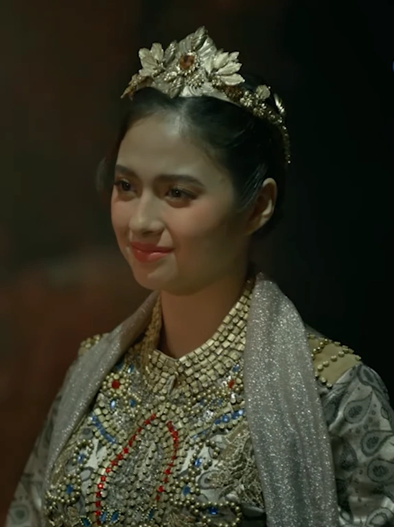 Hara_Sinagtala's tweet photo. Lireo - Alena Queen of Lireo
Adamus - King of Adamya (Anak ni Alena)
Armea - Queen of Sapiro (Bunso ni Alena)
Deia - Future Queen of Mineave (Future Daughter In Law ni Alena)

The only Political Dynasty I accept @gabbi 

Let's go Water Stans!!

 #SanggreNewMission https://t.co/hZQO8zLIad