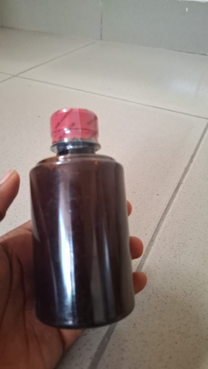 HEDHI KUKOMA (MENOPAUSE): MAANA YAKE NA JINSI YA KUKABILIANA NAYO

🌿Hedhi kukoma ni kipindi ambacho mwanamke husitisha kupata siku zake kabisa, mara nyingi kati ya umri wa miaka 45 hadi 55.

🌿Hali hii hutokea kwa sababu ovari hupungua uzalishaji wa homoni zinazosimamia mzunguko