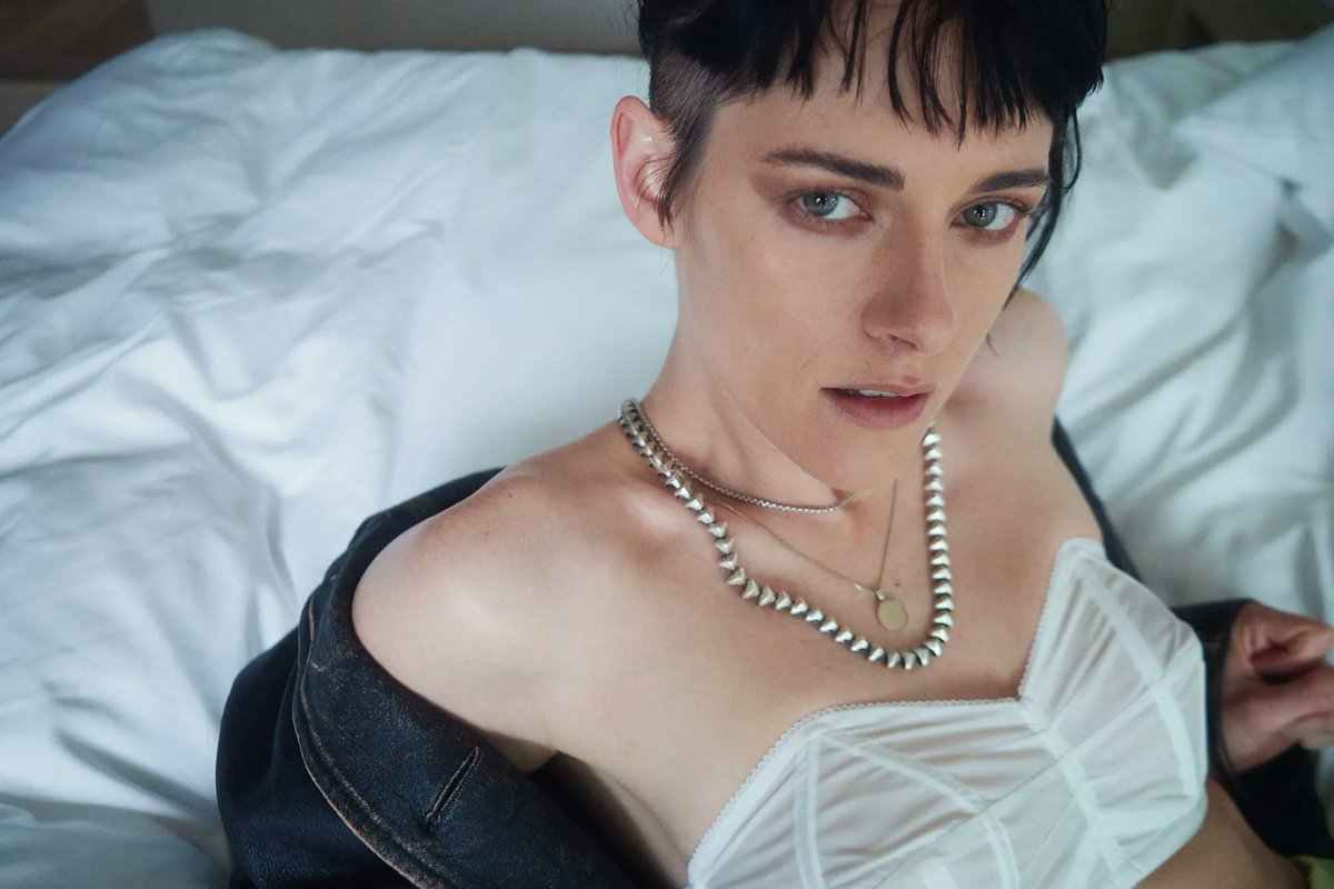 ashotmagazine's tweet image. Kristen Stewart photographed by Morgan Maher for i-D Magazine.