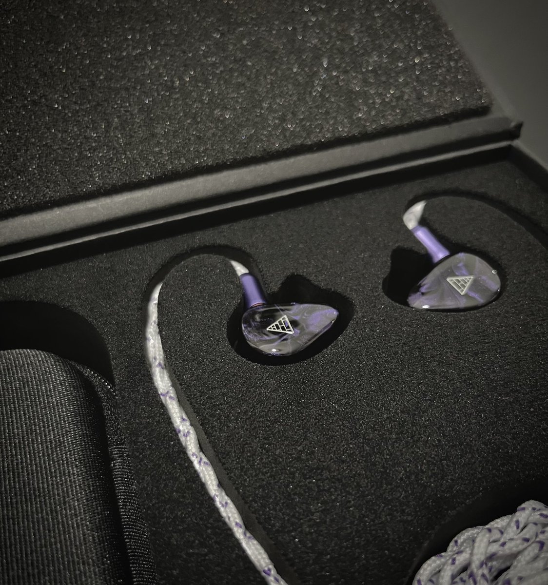 Holy crap. What a clean unboxing experience 🔥 very excited to try these!