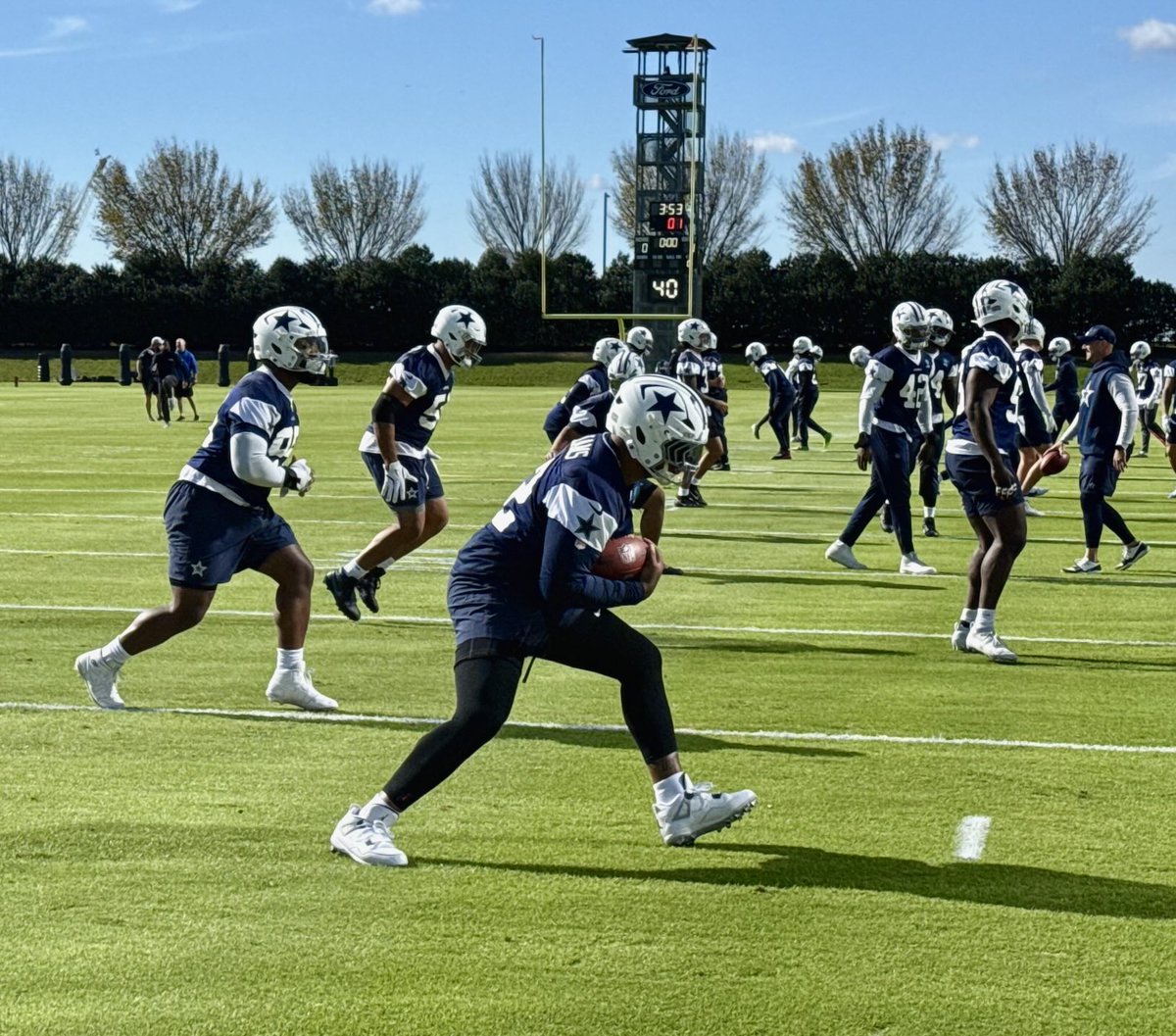 jonmachota's tweet image. Cowboys DT Quinnen Williams is ready to get a carry