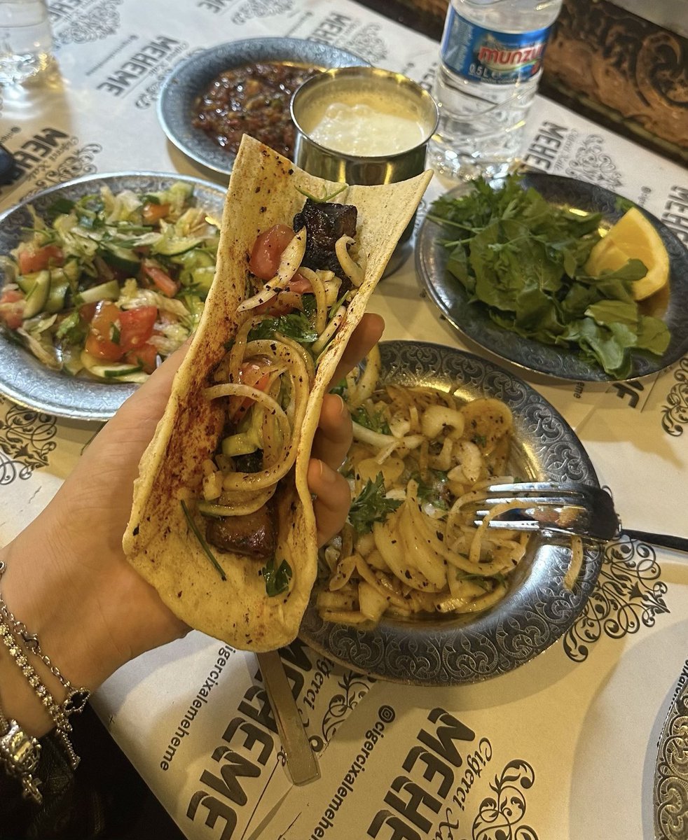 Şimdi biz nasıl yulaf lapası yiyen kızlarla yarışalım