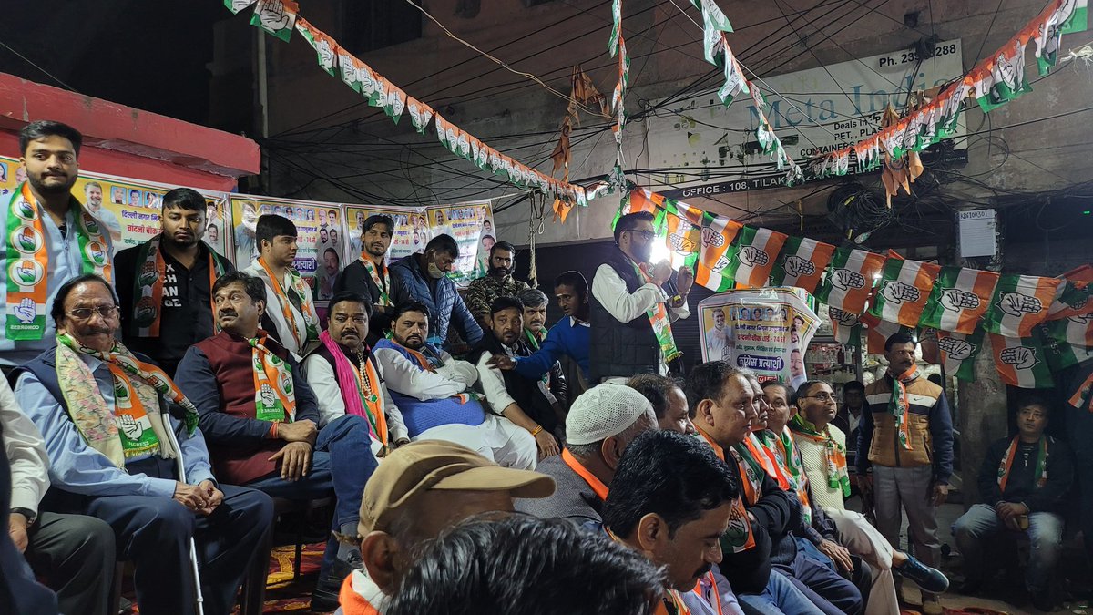 चांदनी चौक वार्ड से कांग्रेस प्रत्याशी श्री <a href="/AjaykumarJain01/">Ajay Kumar Jain</a> के समर्थन में आयोजित जनसभा में पूर्व मंत्री श्री <a href="/haroonyusuf22/">Haroon Yusuf</a> पहुंचे।
 इस मौके पर चांदनी चौक जिला कांग्रेस अध्यक्ष मो उस्मान, पूर्व विधानसभा प्रत्याशी श्री <a href="/mudit_aggarwal/">MUDIT AGARWAL</a> , बाबरपुर जिला कांग्रेस अध्यक्ष श्री