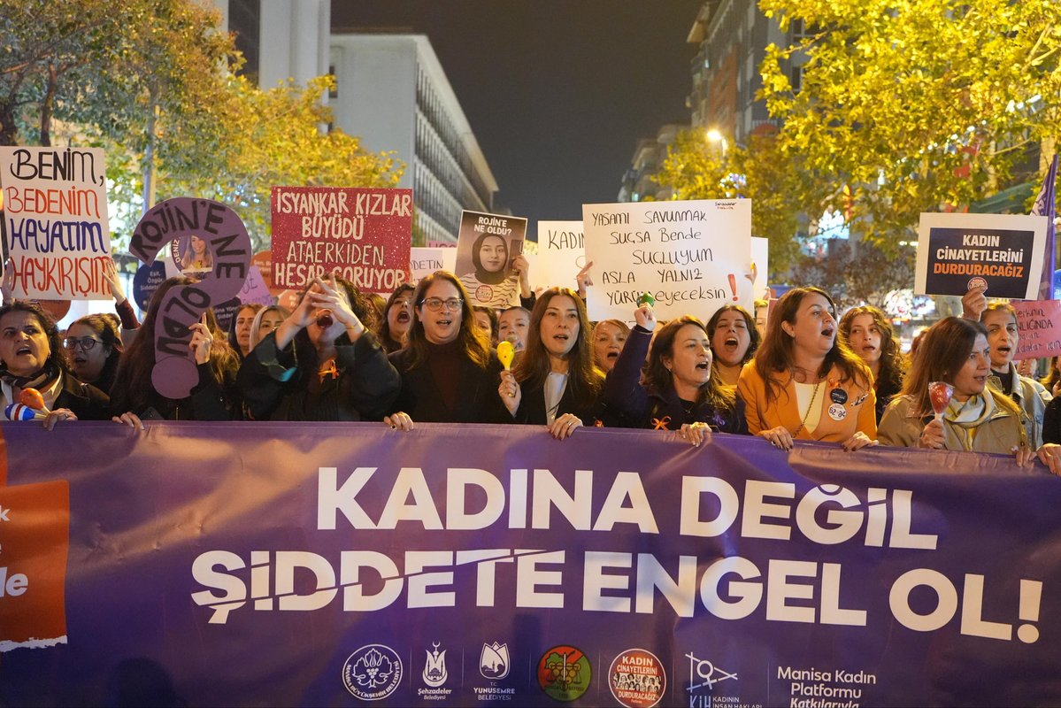 besimecz's tweet image. 25 Kasım Kadına Yönelik Şiddetle Uluslararası Mücadele Günü’nde, kadınlara yönelik şiddeti önlemek ve toplumsal farkındalık yaratmak için düzenlenen yürüyüşte hep birlikte #KadınaŞiddeteHayır dedik.

Kadına yönelik şiddetin, ayrımcılığın ve sömürünün tamamen son bulduğu;…