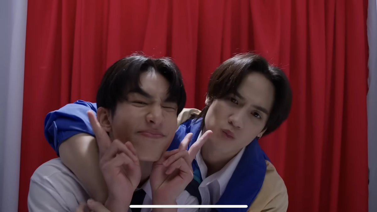 SurfJavaBolivia's tweet image. Ustedes no saben lo que me emocioné y llore cuando los ví juntos 🥹🤧 nuevamente pareja secundaria, pero juntos! 🤭✨

#1YearWithSurfJava