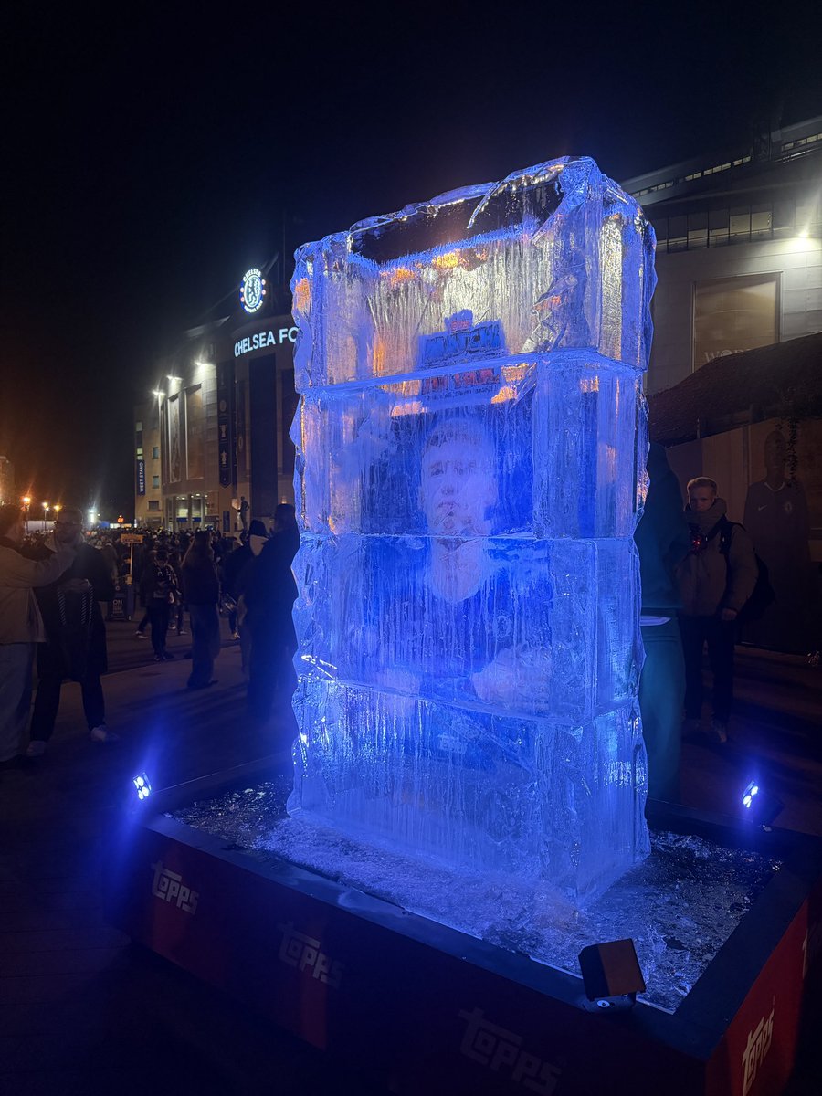 Bit chilly outside the bridge tonight. 

#ChelseaFC #Palmer