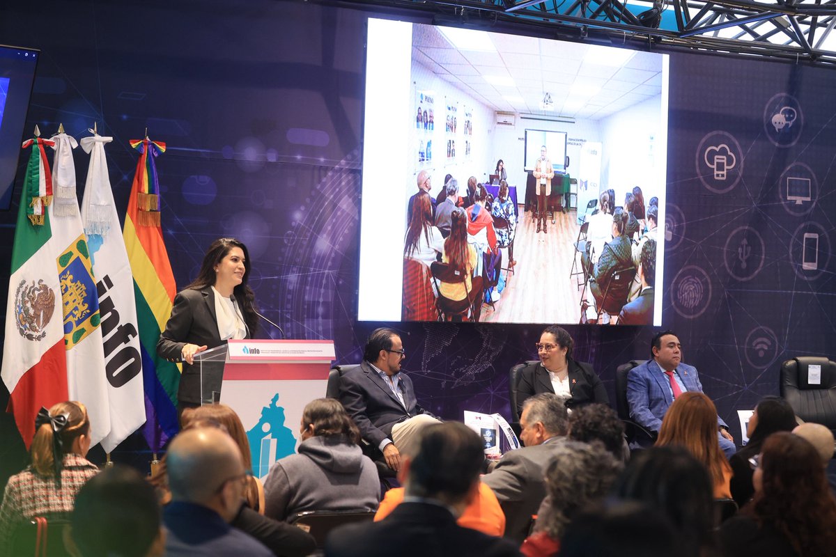 lauraenriquezr's tweet photo. ¡Seguimos trabajando hasta el último día! Hoy llevamos a cabo la 2a Reunión de la Red de Trasparencia y Acceso a la Información #RETAIP:
✅ Entregamos Reconocimientos al Desempeño Sobresaliente a 55 enlaces de capacitación
✅ Presentamos 4 nuevos manuales y 1 guía práctica https://t.co/G8v60eK2J3