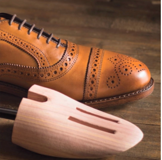 OConnors_YYC's tweet photo. Needing a gift idea for the shoe aficionado in your life? Then help them make sure their shoes last as long as they can with some Aromatic Cedar Shoe Trees from Woodlore! Email contact@oconnors.ca or stop by the store for info.
#oconnors #yyc #woodlore #cedar #shoetree #shoecare https://t.co/poxwpWgRYs