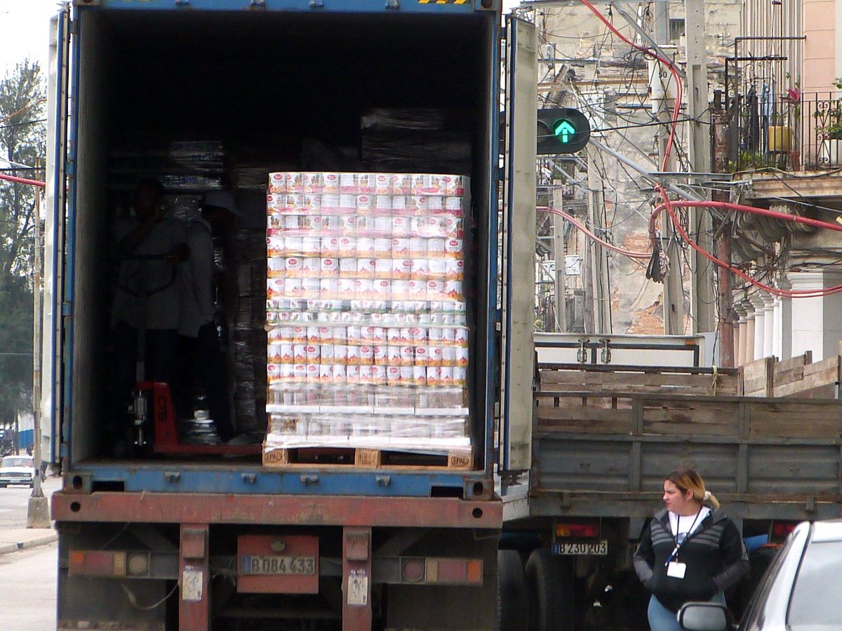 Se ratifica por el Gobierno cubano que los trabajadores por cuenta propia, mipymes y cooperativas con objeto social de producción podrán comercializar sus productos tanto de forma mayorista como minorista, un tema que ha estado en debate.
oncubanews.com/cuba/economia/…