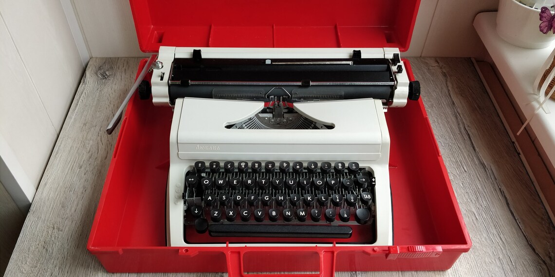 IGOR2691's tweet image. Lubava Soviet Typewriter. Wide Carriage. USSR #mechanical Typewriter. QWERTY keys. A3 #format #mechanical Portable Typewriter. Working Manual Typewriter. Made in USSR etsy.me/2DWIlH0