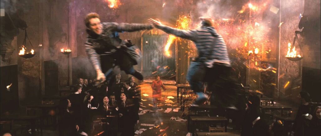 트친이 장난감 가게 오픈하고 고생하는것 보니까 “위즐리 형제들이 장난감 가게를 냈다” 라는 단순 문장이 많은 것들을 함축한것 같음 위즐리 형제는 장소를 물색하고 사업자 등록하고 판매상품을 안전인증받고 소방안전시설을 점검하고 구청 신고하고 보험가입하고 가게를 준비하고 호그와트를 떠났다