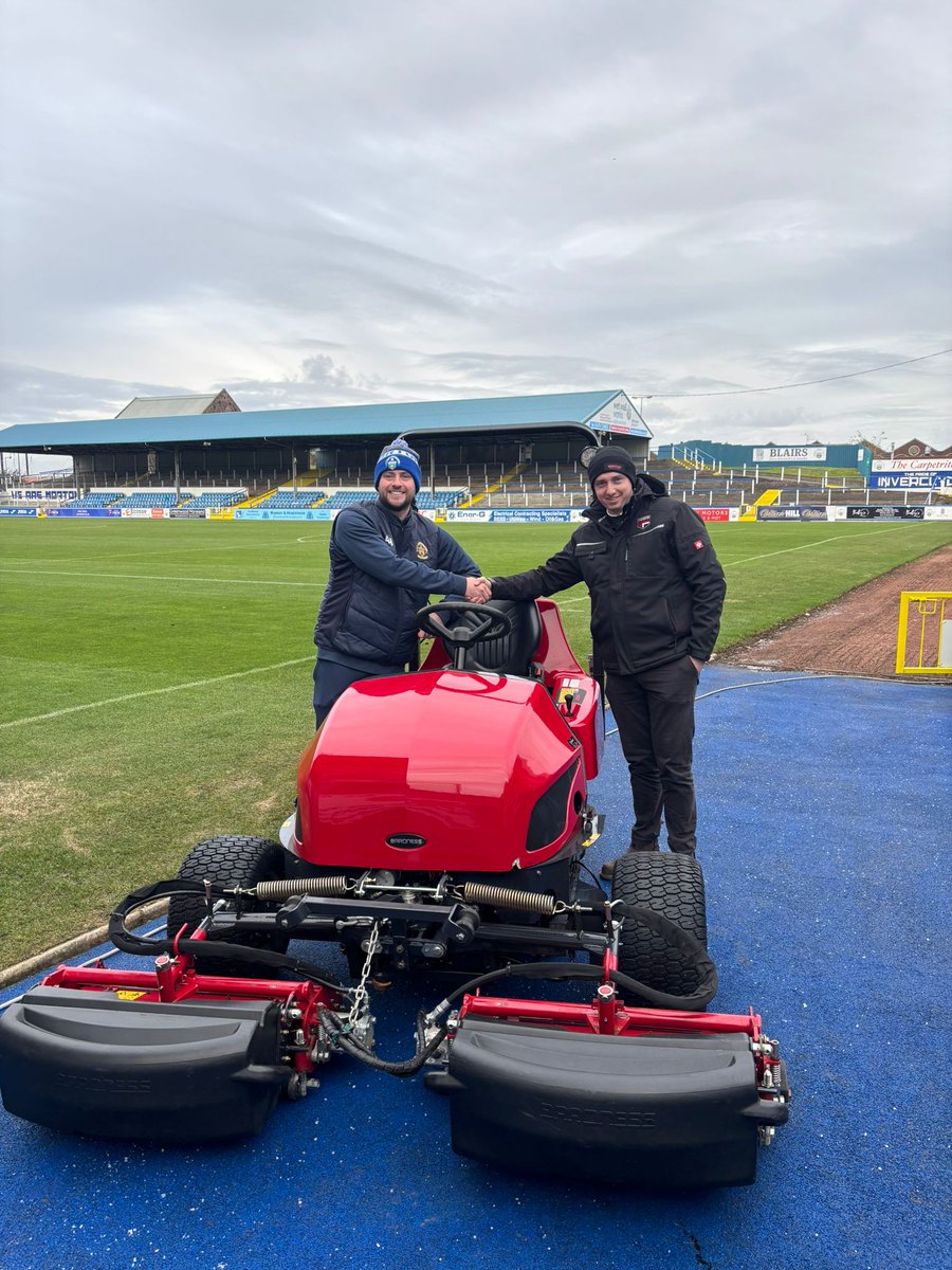 🔴Delivery day for Greenock Morton FC 🔴

Thank you to <a href="/Morton_FC/">Greenock Morton</a> and newly appointed Head Groundsman Adam Henderson for their investment in a @BaronessUK LM331.

Contact us to find out more: hamiltonrossgroup.co.uk/brand/baroness/