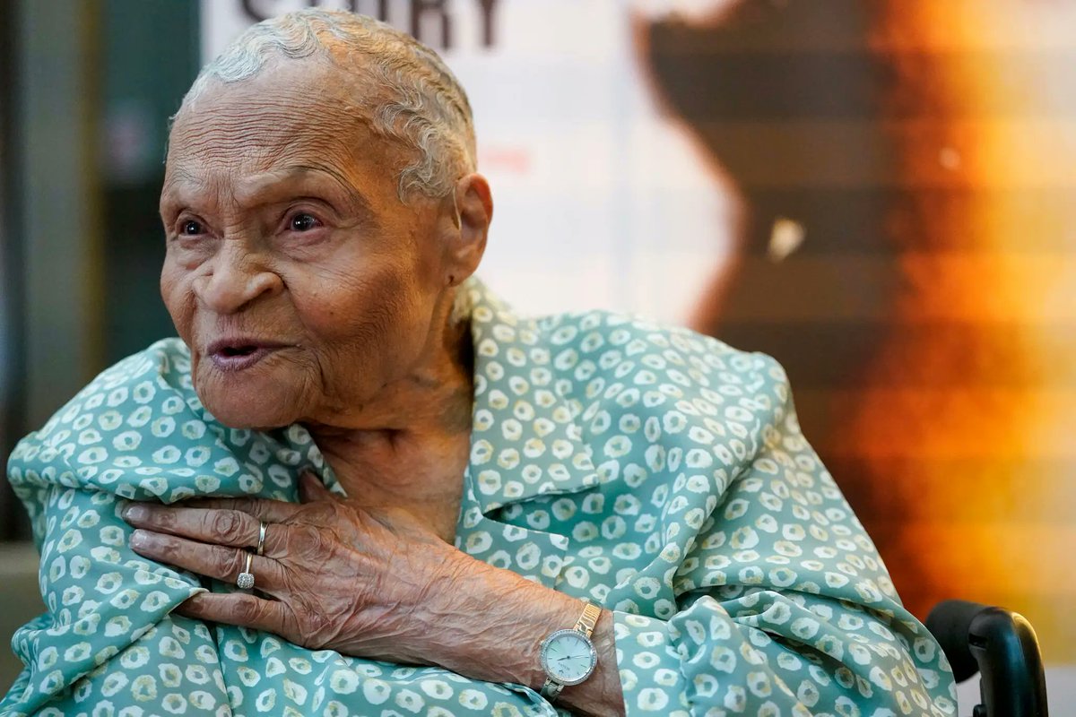 ChristText's tweet image. (This picture is worth a million words!)  Viola Fletcher, Oldest Survivor of the Tulsa Race Massacre, Dies at 111.  Rest In POWER my angel.

#tulsaoklahoma #BlackGirlMagic #BlackGirlsRock #BlackGirlsAreBeautiful