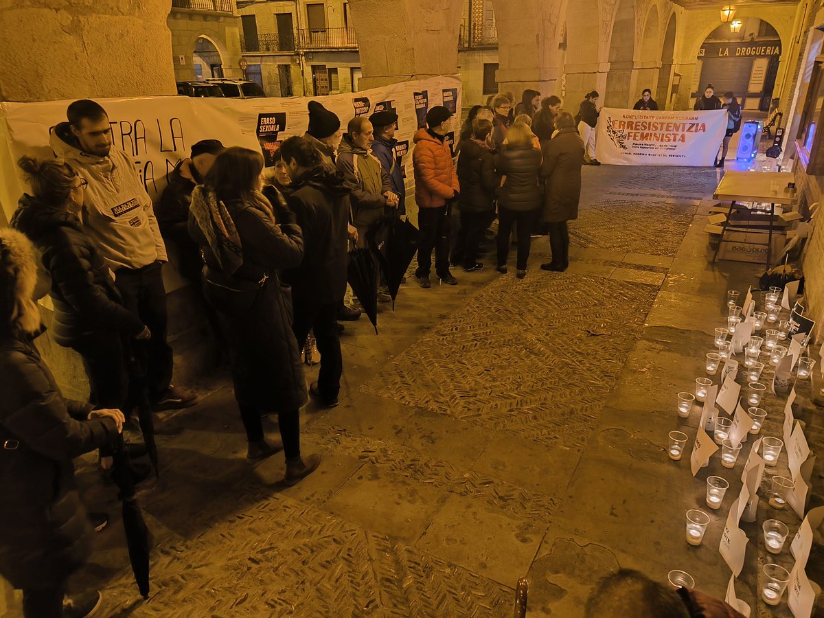 Azaroaren 25eko Euskal Herriko mugimendu feministaren kontzentrazioa Garesen.

Concentración del 25N en Gares del Movimiento feminista de Euskal Herria.