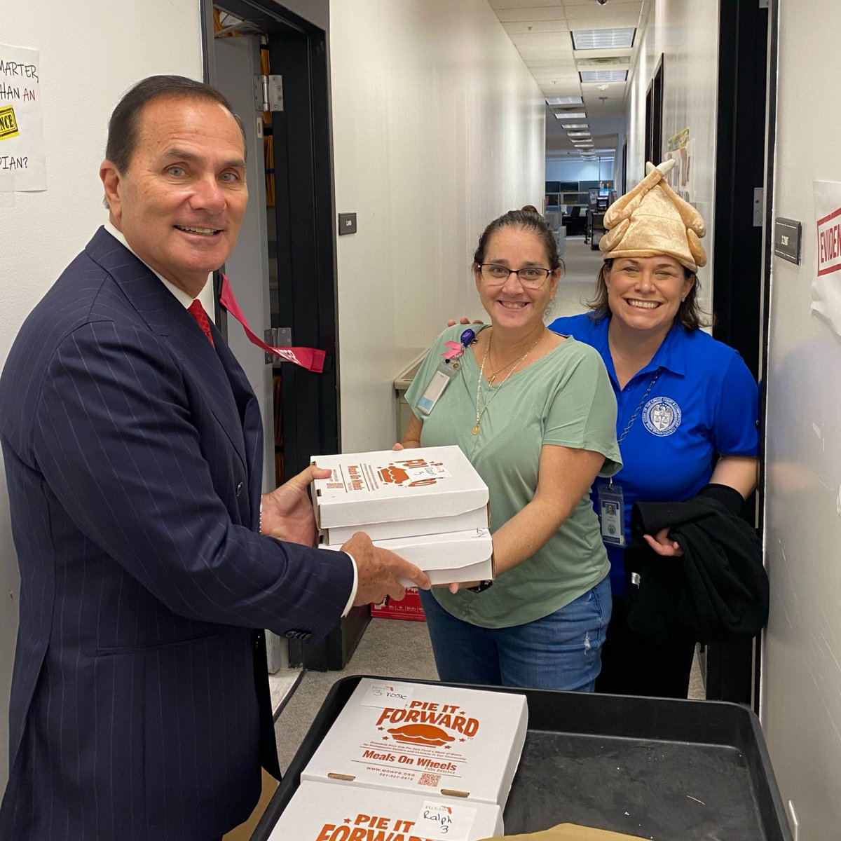 ClerkPBC's tweet image. Clerk Mike Caruso (@RepMikeCaruso) and Chief Communications Officer Kathy Burstein handed out pies today to employees for Pie It Forward. 

This event by Meals on Wheels of the Palm Beaches, provides a week of meals for a local, homebound senior for each pie sold. #HereToHelp