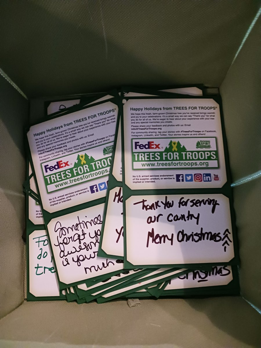 Trees4Troops's tweet image. Thank you, @2ndshiftbrewing in St. Louis. About 250 heartfelt tags are now headed out with #T4T, thanks to your team &amp;amp; patrons. 🎄💚🇺🇸

Spot a surprise, 2 tags were signed by Hank the hound. If you get one, DM us for a prize. 🐶

#TreesForTroops #SupportOurTroops #StLouis