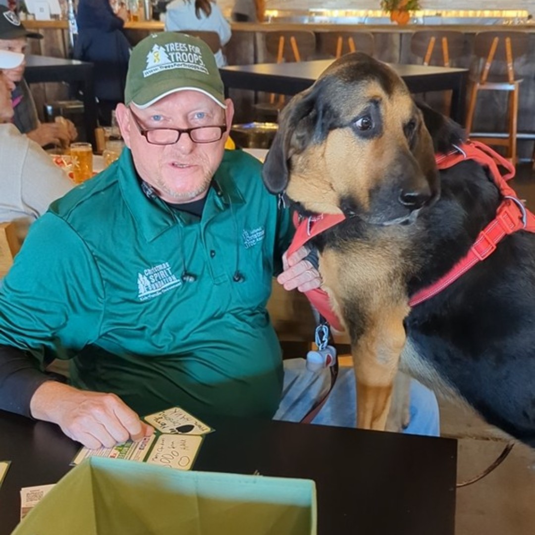 Trees4Troops's tweet image. Thank you, @2ndshiftbrewing in St. Louis. About 250 heartfelt tags are now headed out with #T4T, thanks to your team &amp;amp; patrons. 🎄💚🇺🇸

Spot a surprise, 2 tags were signed by Hank the hound. If you get one, DM us for a prize. 🐶

#TreesForTroops #SupportOurTroops #StLouis