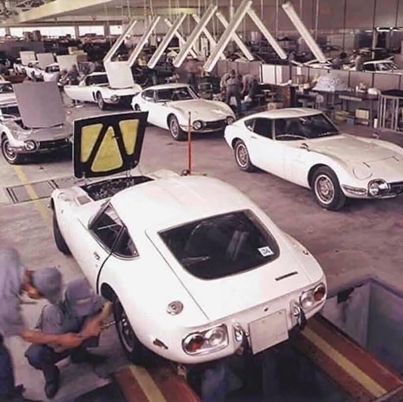 beyondcoolmag's tweet image. #backtowork #toyota2000gt #production #1967 #toyotatuesday #60s #60sstyle #iconic #japanese #luxury #sportcar #sportscars #luxurycars #luxurycar @ #yamaha #motors #factory #iwata #shizuoka #prefecture #japan #carphotography #beyondcoolmag #motion #travel #urban #life