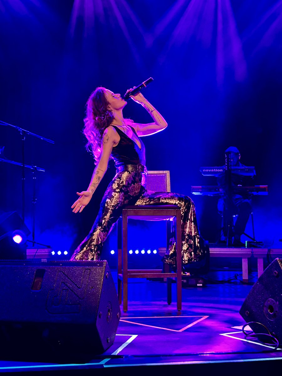 fala mas fala baixo tweet media