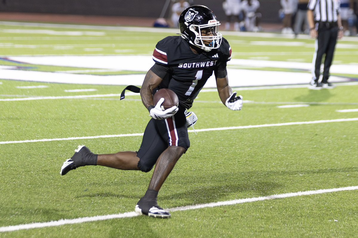 Player Spotlight 🔦

Jalen Williams
<a href="/jalenwil04/">Jalen (jay.toshifty) Williams</a> 

Position -  Running Back
Height 5’9 Weight 192

Stats - 127 Rush , 611yds 3TDs 0 Fumbles
12 Rec , 109 2Tds

Traits - Elusive, Home run ability, receiver out the backfield, Competitive!

20 + FCS / G5 offers ⭐️