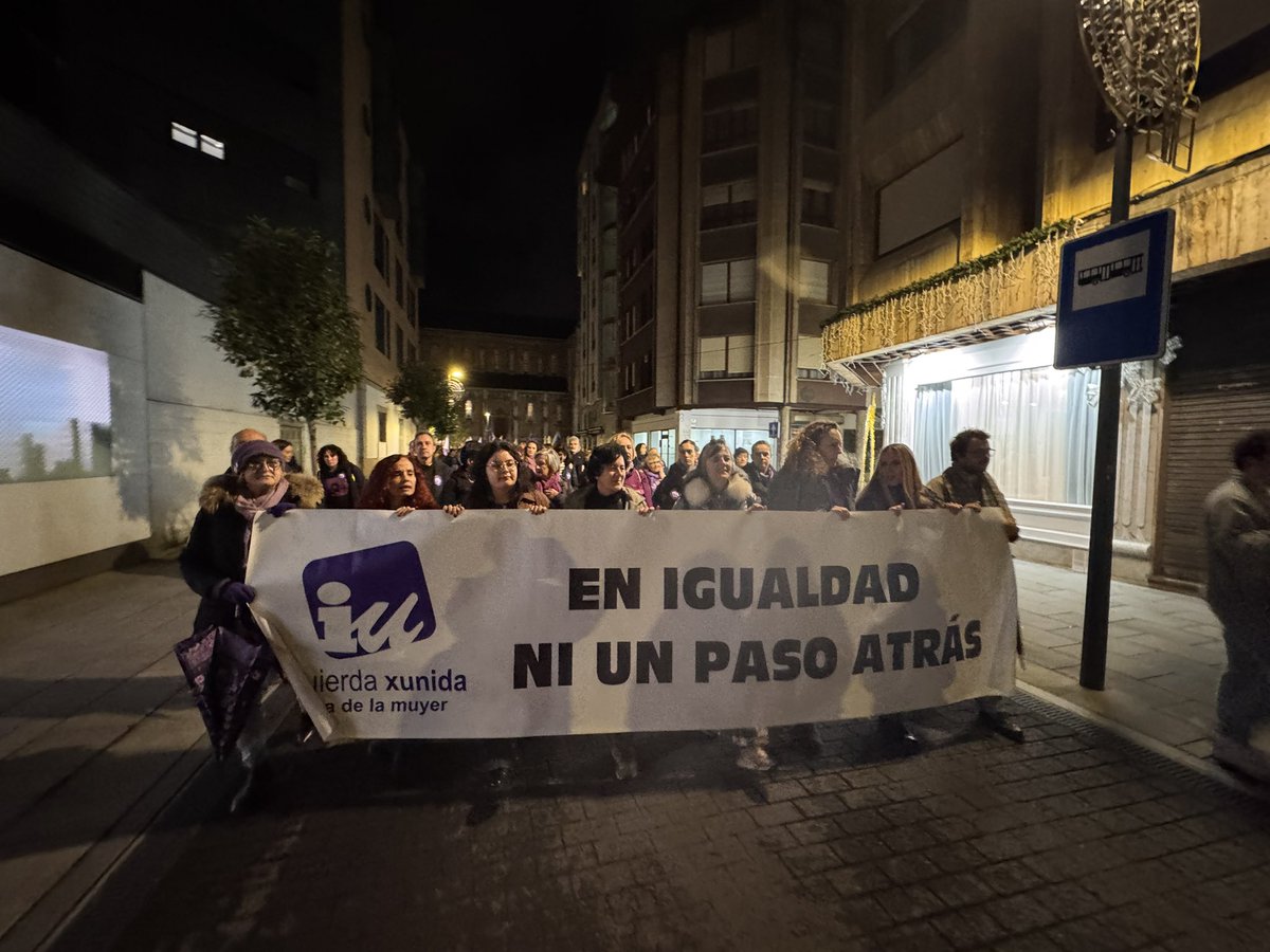 iuasturias's tweet image. El negacionismo de la violencia machista no es una opinión: es una amenaza. Quien niega la violencia, la perpetúa. Hoy reivindicamos la verdad, la justicia y la vida de todas las mujeres. Juntas somos más fuertes y más libres. #ElMachismoNosCuestaLaVida #Avilés25N