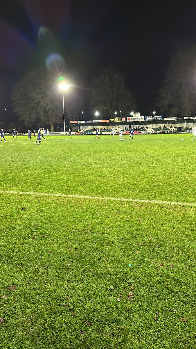 Twanderikx's tweet image. Geen voetbal op tv dan maar een wedstrijdje van onze oud-trainer @freekthoone mee pakken. Bekerwedstrijd AWC-DTS’35 Ede.
#AWC