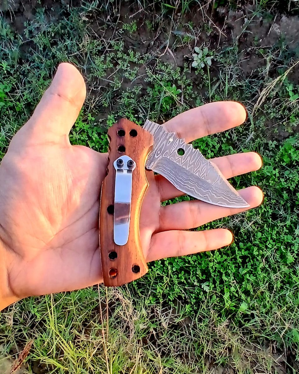 SICCBLADESUSA's tweet photo. Custom Handmade Pocket knife With Unique Design Handle 
We Can engrave your name on the blade 
DM For Ordered https://t.co/GYK8qhUijx