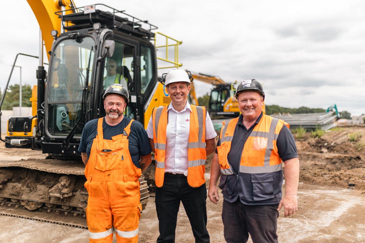 A big thank you to Awesome Earthmovers for stopping by Clyde Coast Contracts in Ayrshire earlier this year! They checked in to see how the team is getting on with the newest addition to their #SANY fleet, the 15-tonne SY135C.
Read  more bit.ly/3Mmb4s0
#CustomerExperience