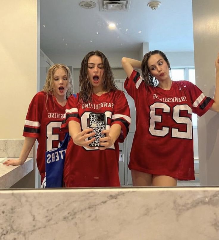 AccessAddison's tweet image. Happy Thanksgiving! 🦃 

Addison Rae’s horror film, “Thanksgiving” is now streaming on Disney+ and Hulu.