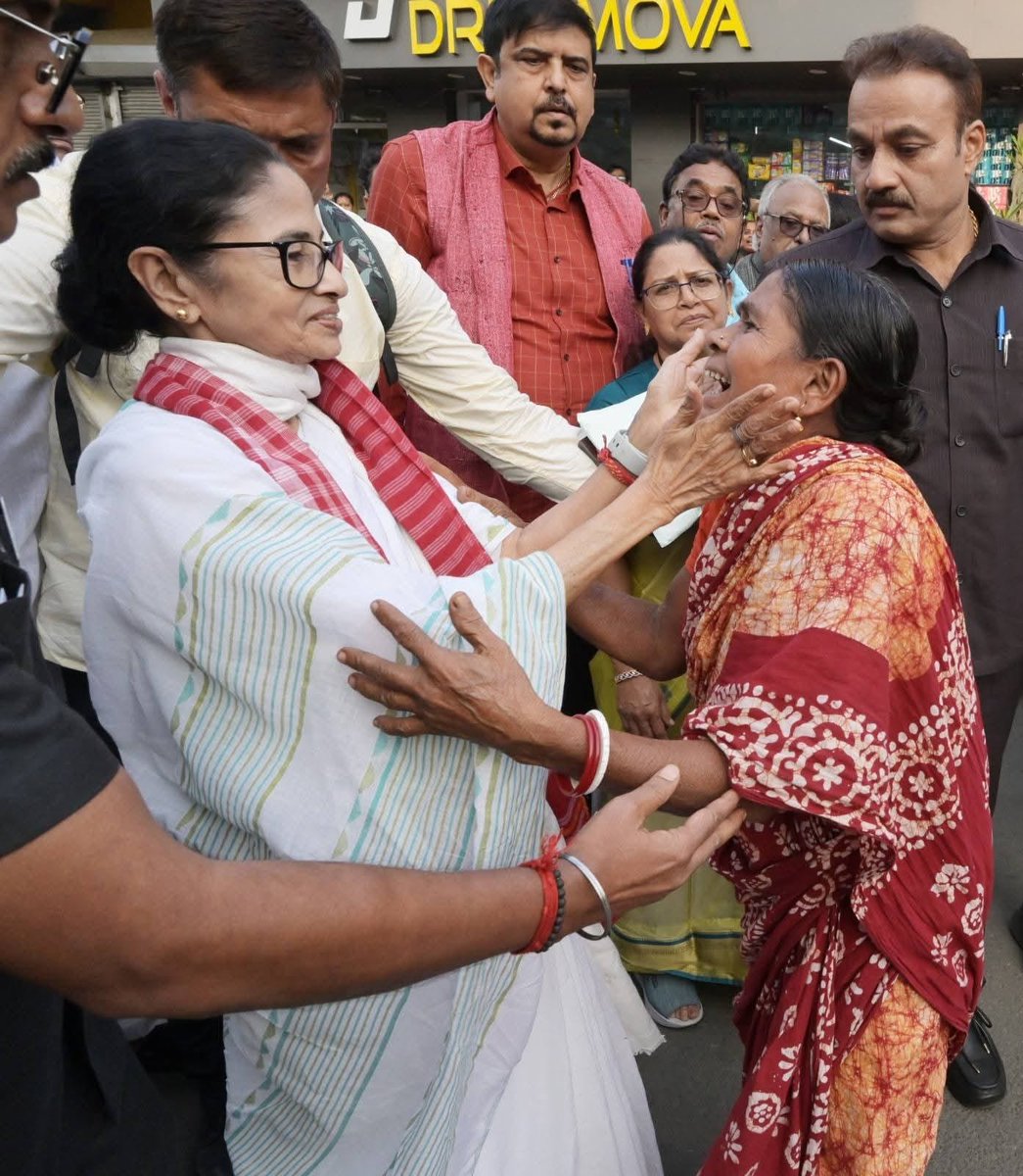 SaikatC19284163's tweet image. বাংলার ১০ কোটি মানুষের আবেগের নাম - মমতা।
এই আবেগ কোনো টাকা দিয়ে কেনা যায়না। এই আবেগ স্বতস্ফূর্ত। এই আবেগের বন্ধন ভাঙার ক্ষমতা কোনো শক্তির নেই।
মমতা ব্যানার্জি জিন্দাবাদ 💚 💚
#MamataBanerjee #TMCS @MamataOfficial @TMC_Supporters