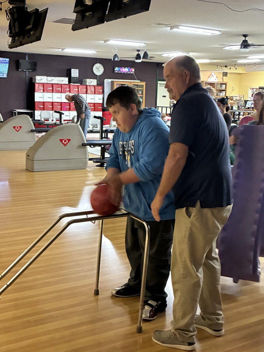 jfactor2's tweet image. Here’s some photos of Coach Factor’s Adaptive PE &amp;amp; 5th period Lifetime Sports class on their field trip to the Pineville Bowling Center.  #MCR1Pride