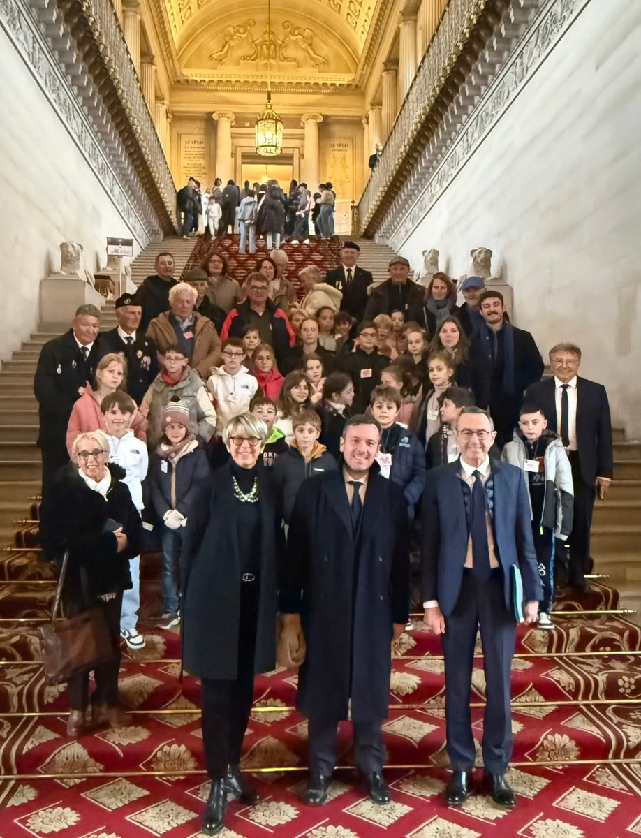 Thomascallac's tweet image. Quelle fierté !
Merci aux @VendeensParis pour cette cérémonie de la #Flamme à l’occasion de l’anniversaire de la mort de Georges #Clemenceau 
Les anciens combattants et enfants des écoles de @bouin_de s’en souviendront longtemps. 
Merci chers @AnnickBillon et @BrunoRetailleau 🇫🇷