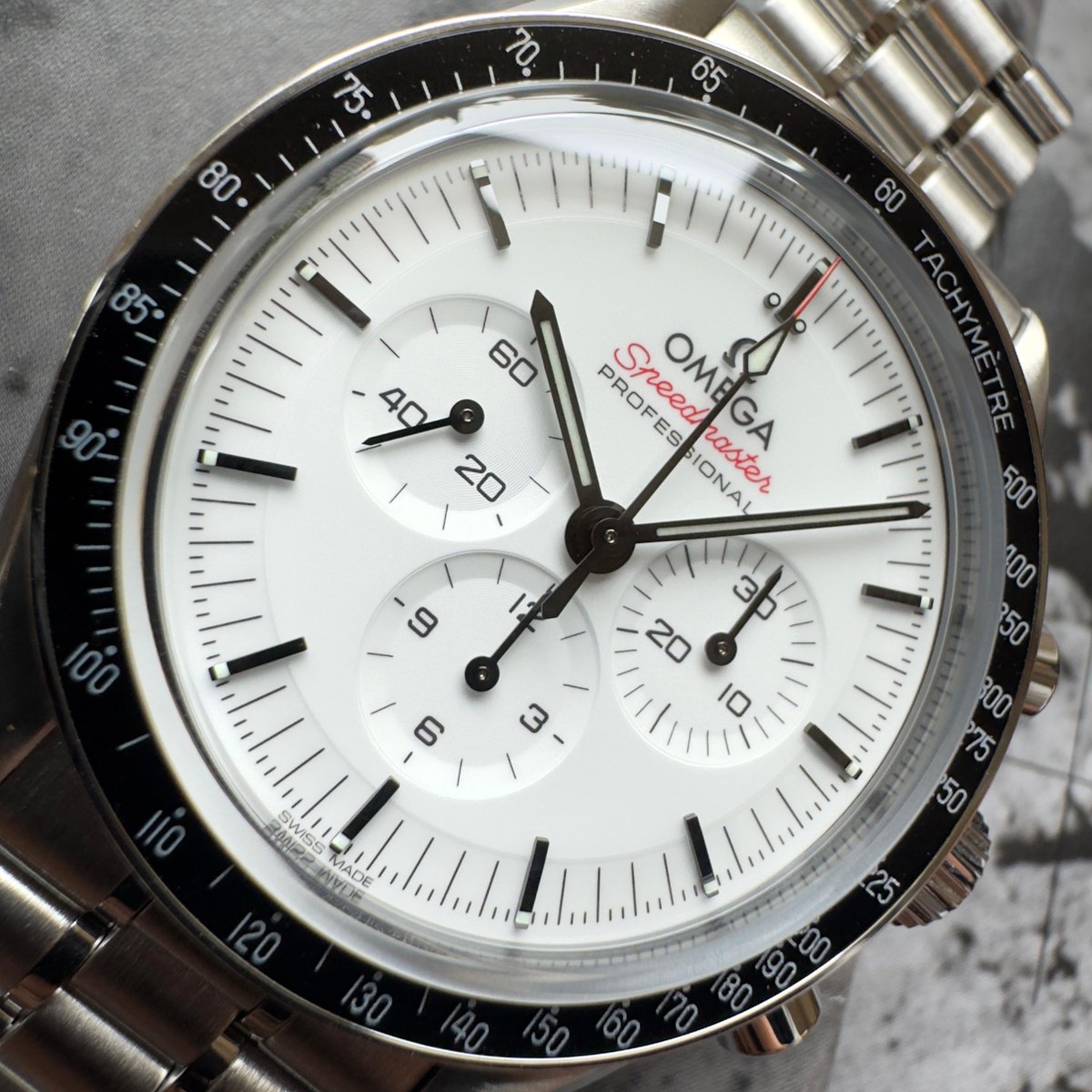 Element_iN_Time's tweet image. #speedytuesday with 42mm Omega Speedmaster Moonwatch Steel White Dial

elementintime.com/products/42mm-…