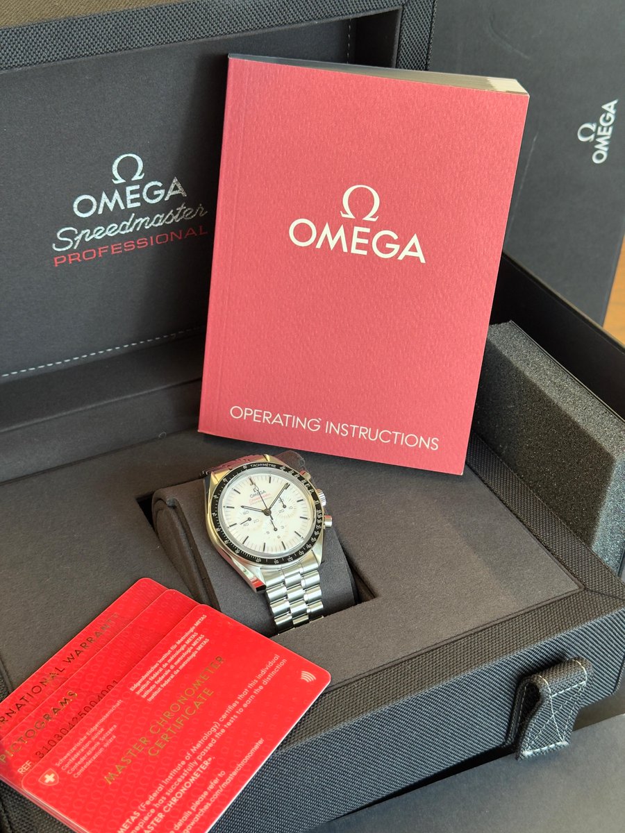 Element_iN_Time's tweet image. #speedytuesday with 42mm Omega Speedmaster Moonwatch Steel White Dial

elementintime.com/products/42mm-…