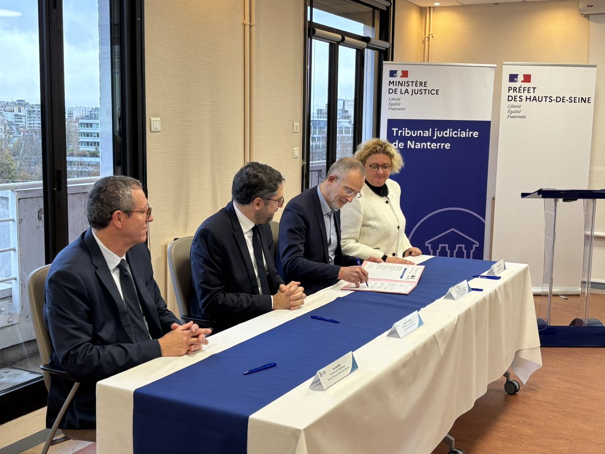 ConstanceLeGrip's tweet image. #25novembre Signature ce matin d&apos;une convention permettant aux femmes victimes de violences de déposer plainte dans TOUS les établissements hospitaliers, publics et privés, des Hauts-de-Seine, une première en France ! Simplifier et faciliter la procédure, accompagner les femmes…