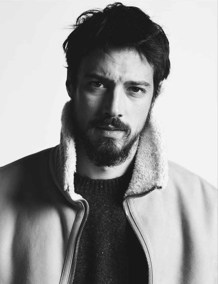 #MertYazıcıoğlu Altın 61 Ödülleri’nde "Yılın En İyi Erkek Oyuncusu" ödülünün sahibi oldu. 👏