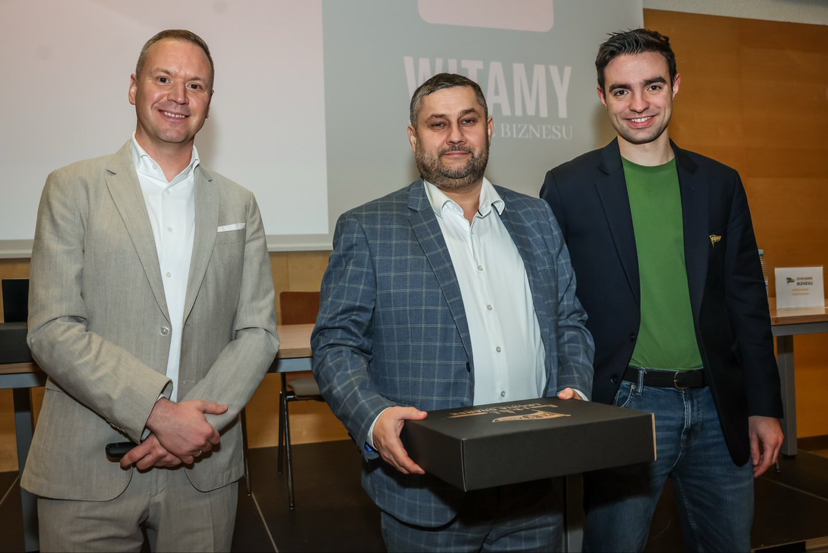 LechiaGdanskSA's tweet image. My wiemy, jak łączyć sport z biznesem 😎 Za nami kolejne wartościowe spotkanie, pełne pasji i inspiracji do dalszego działania 💼

Zobacz, co daje Klub Biznesu Lechii Gdańsk: tiny.pl/dmnrmbm1