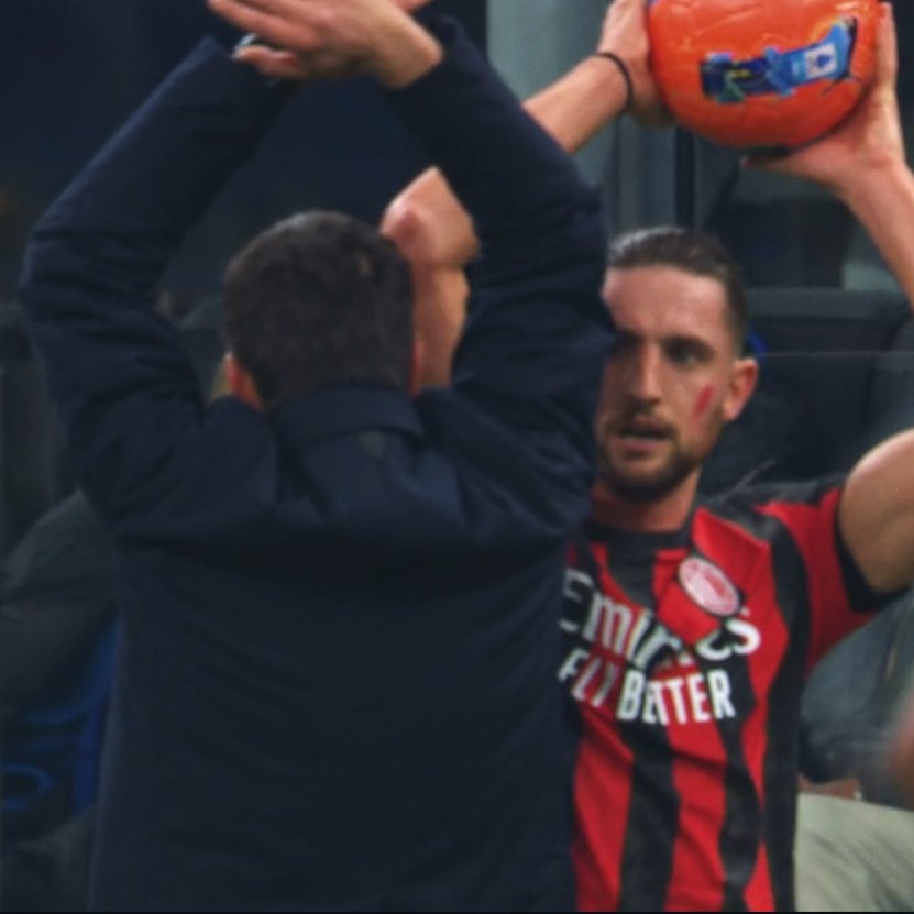 garante_il's tweet image. &quot;Al 42&apos; Chivu si frappone fra Rabiot e il campo durante una ripartenza del Milan, impedendo al francese di battere la rimessa. Rabiot gli indica l&apos;area tecnica, un po&apos; scocciato. Chivu chiude la questione con un sorriso, un abbraccio e una pacca&quot;

BordoCam DAZN