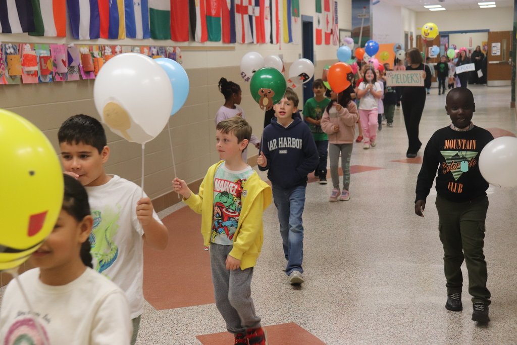 wsfcs's tweet image. Clemmons and Morgan Elementary Schools got into the holiday spirit early this week with their own Thanksgiving Day parades, complete with customized balloons. Happy Thanksgiving everyone!

#wsfcs @ClemmonsES @MorganElementa2