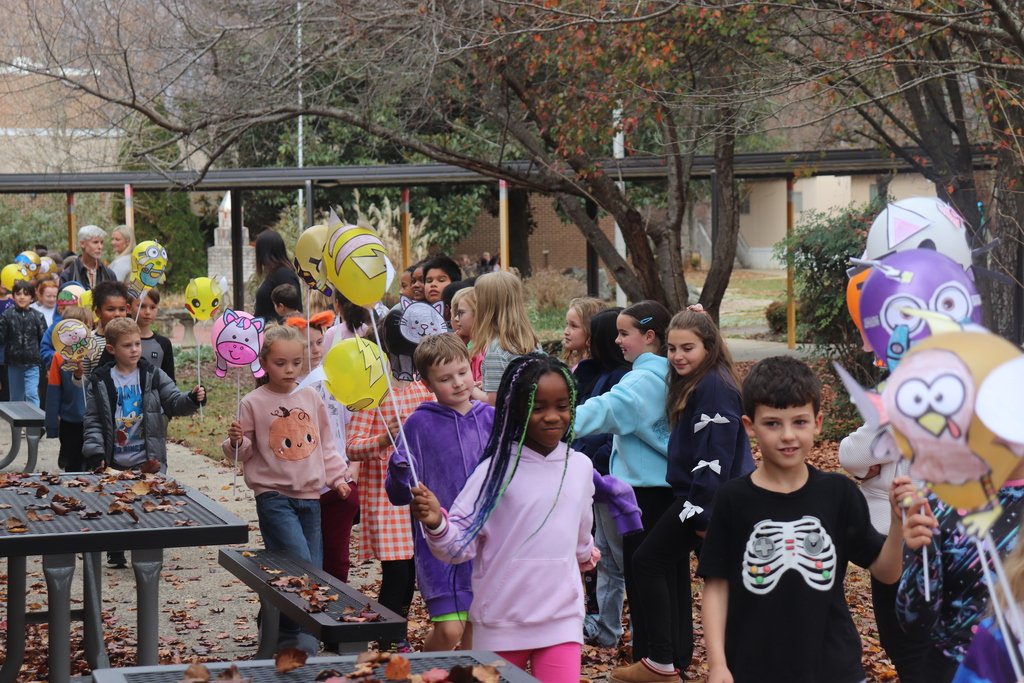 wsfcs's tweet image. Clemmons and Morgan Elementary Schools got into the holiday spirit early this week with their own Thanksgiving Day parades, complete with customized balloons. Happy Thanksgiving everyone!

#wsfcs @ClemmonsES @MorganElementa2