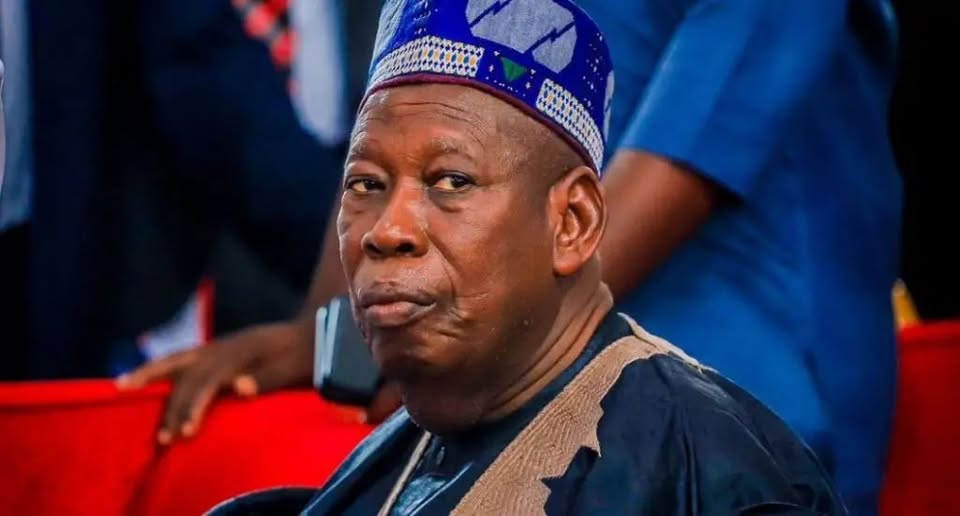 NigeriaStories's tweet photo. JUST IN: Former Governor of Kano State, Abdullahi Umar Ganduje, has unveiled plans to establish a Hisbah-like voluntary outfit under the Ganduje Foundation.

He said this is with a view to engaging 12,000 personnel dismissed by the Kano State Hisbah Board. https://t.co/XfoA9kqAqx