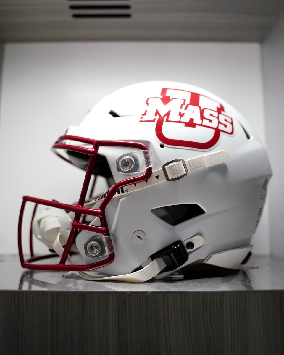 UMassFootball's tweet image. Senior Day fit ⚪️🔴

#Flagship 🚩