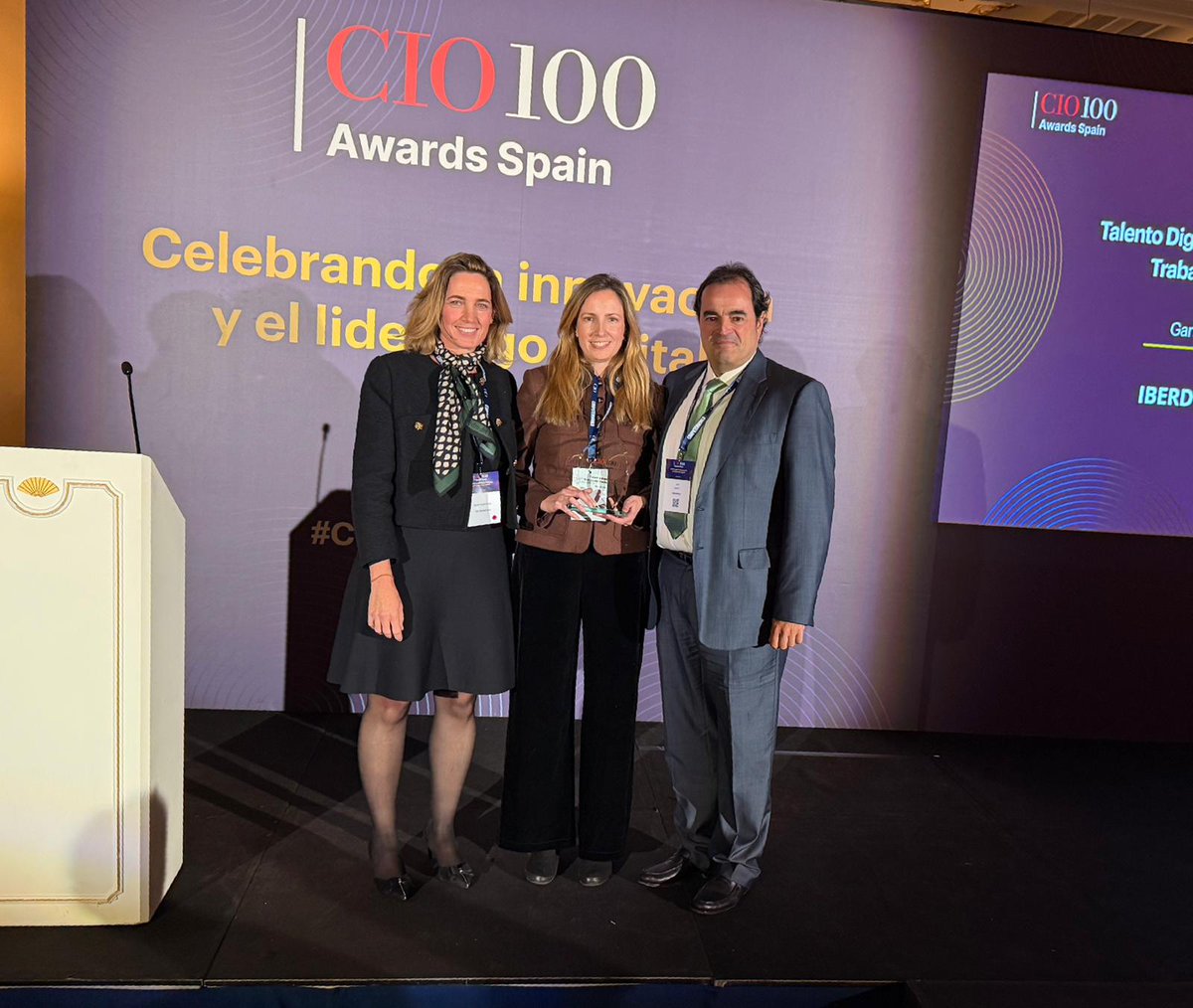 ciospain's tweet image. Ganador Premio al #TalentoDigital y Puesto de Trabajo 2025.
✴️ @iberdrola por reinventar y empoderar a sus equipos con soluciones digitales de nueva generación. Recoge el premio: Ana Arjonilla, responsable Global de Gestión del Cambio Digital en @iberdrola. 
#CIO100Awards25