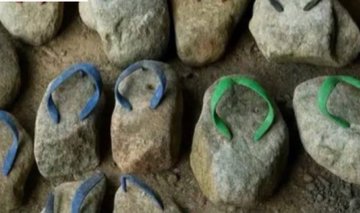 Modibbo_bashir_'s tweet image. The kind of slippers you be wearing when running away from a ghost in a dream 😂😂