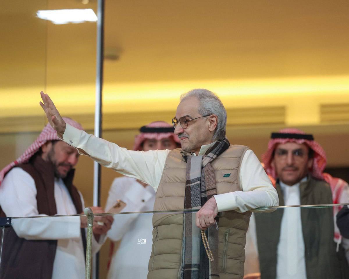 l6_uz's tweet image. تواجد الأمير الوليد بن طلال في مباراة الهلال أمام الشرطة 💙💙💙

 #الهلال_الشرطه
 #دوري_ابطال_اسيا_للنخبه