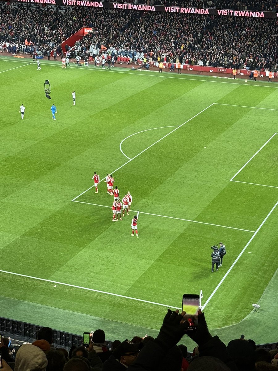 JTarb8's tweet photo. #arsenal #emirates #afc #NLD https://t.co/QekgVfEMjc