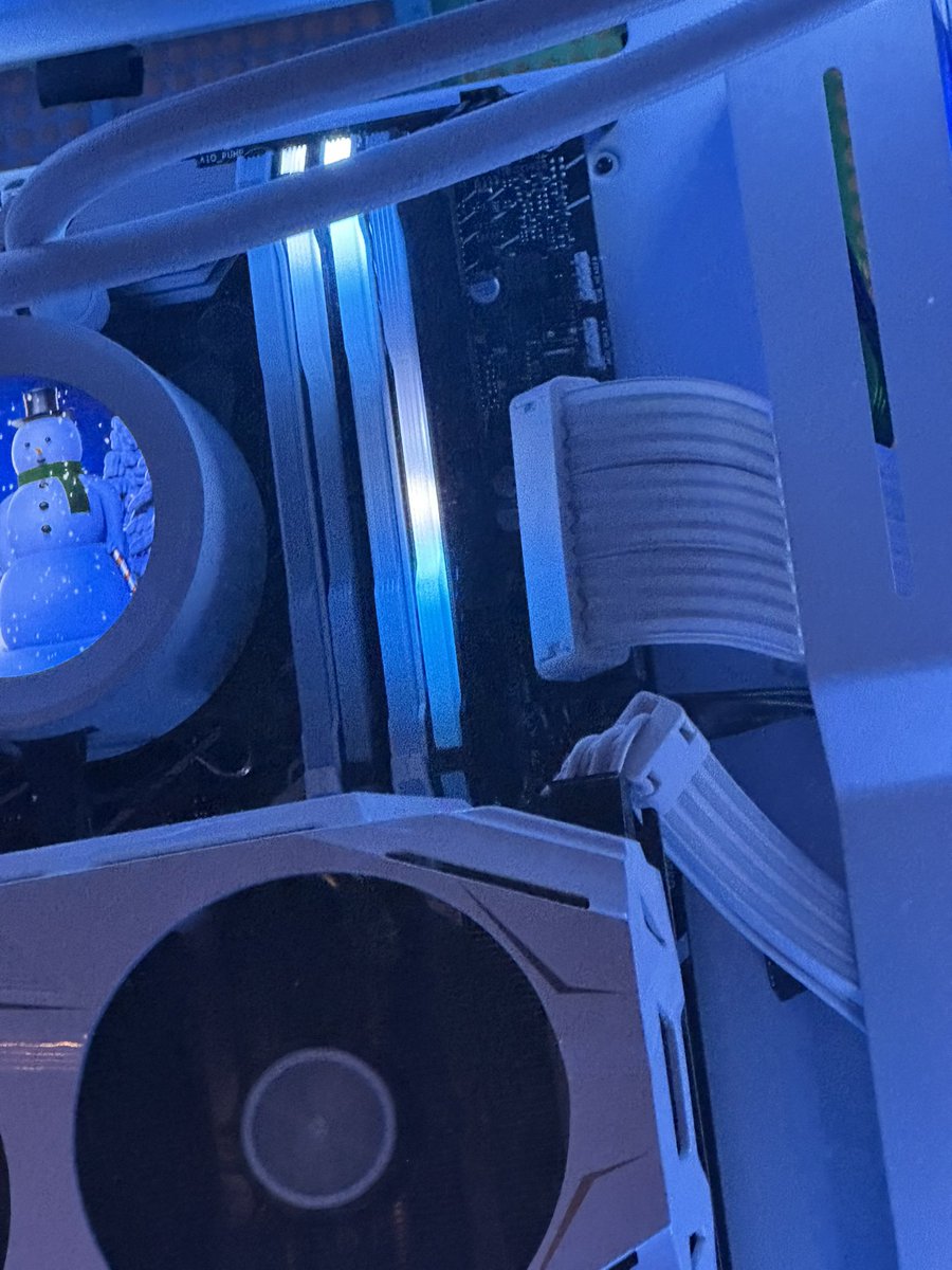 Da kauft man für 120€ rgb Kabel und dann leuchten die nichtmal